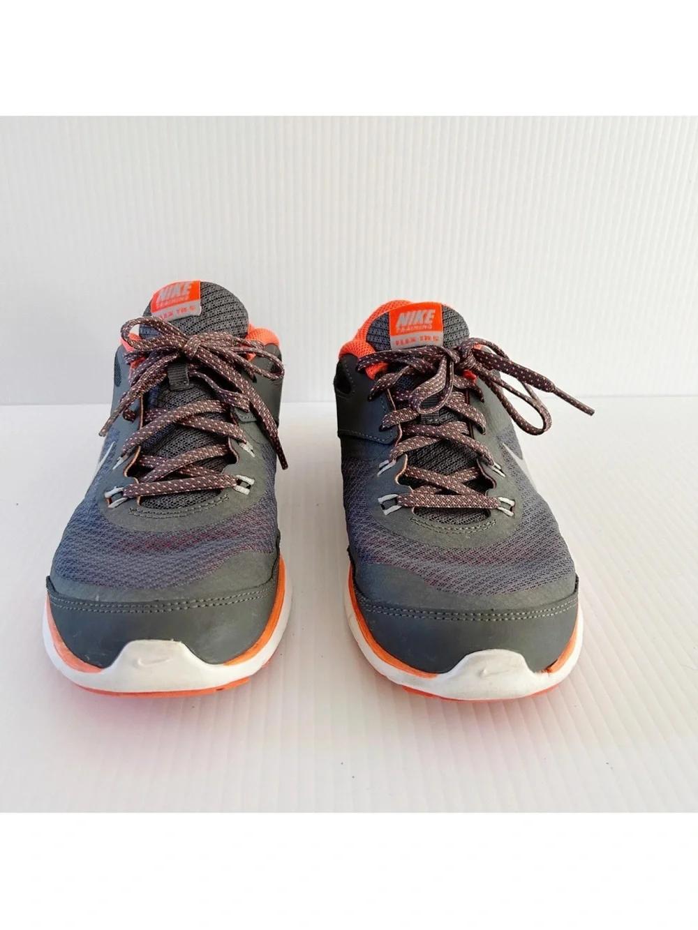 Nike Flex Trainer 5 Womens Size 7 Gray Orange Running Shoes Lace Up 724858-012